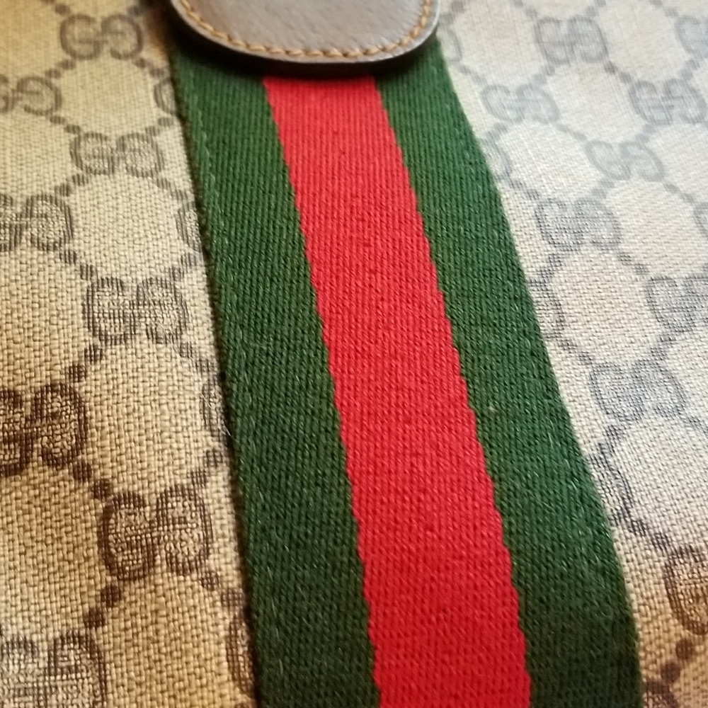 Authentic Gucci - Picture 3 of 7